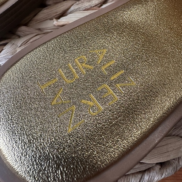 Naturalizer gold sandals - Picture 3 of 4